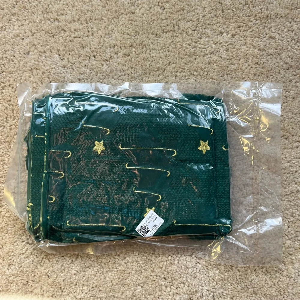 NEW Set of 2 Dark Green & Gold Christmas Tree Pillow Covers w/ Zipper - 18”x18”